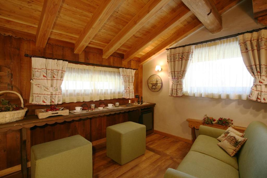 Hotel Letterario Locanda Collomb La Thuile Room photo