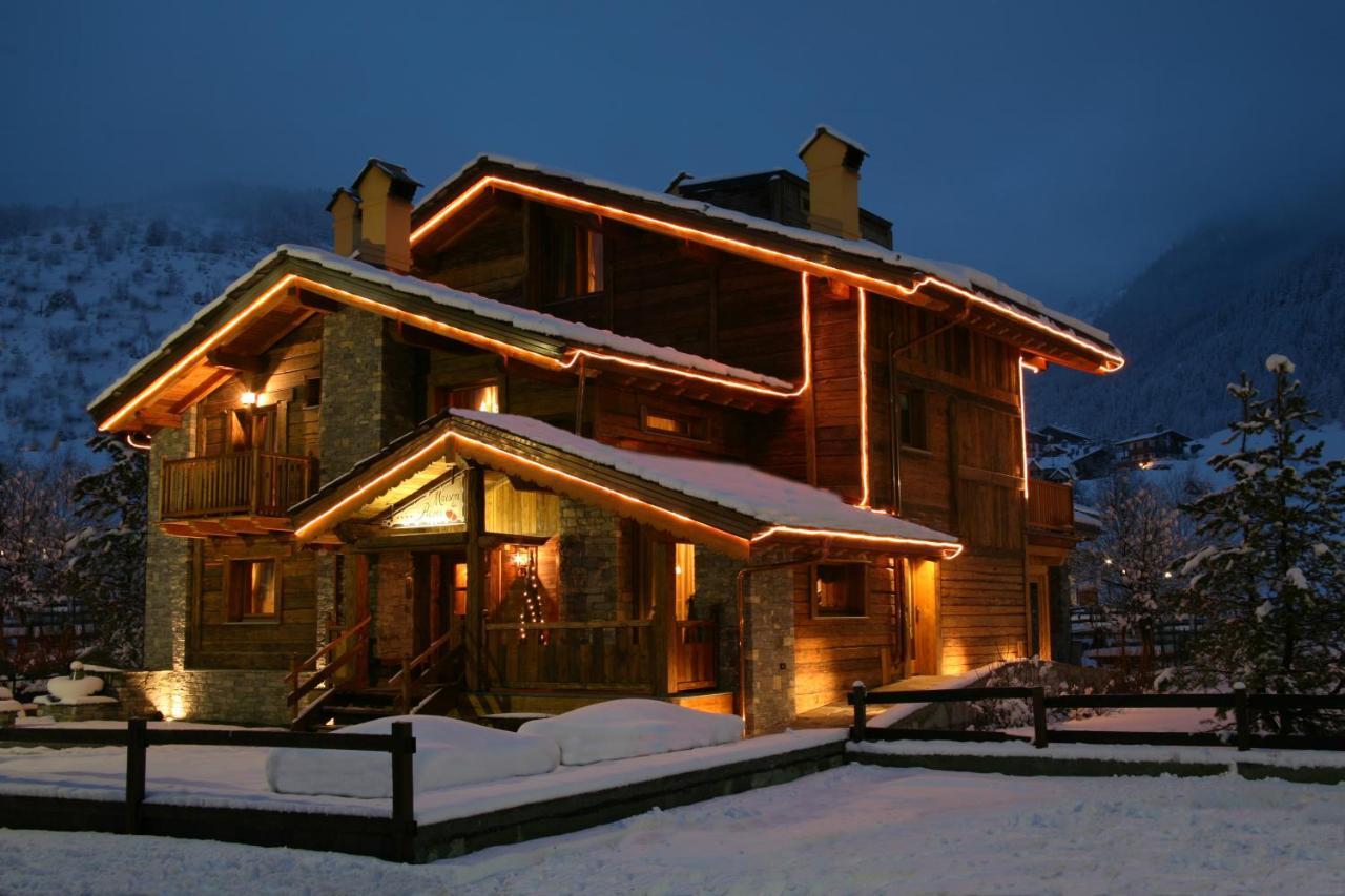 Hotel Letterario Locanda Collomb La Thuile Exterior photo